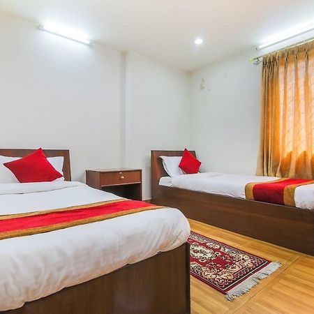Oyo 358 Hotel Rose Star Катманду Экстерьер фото